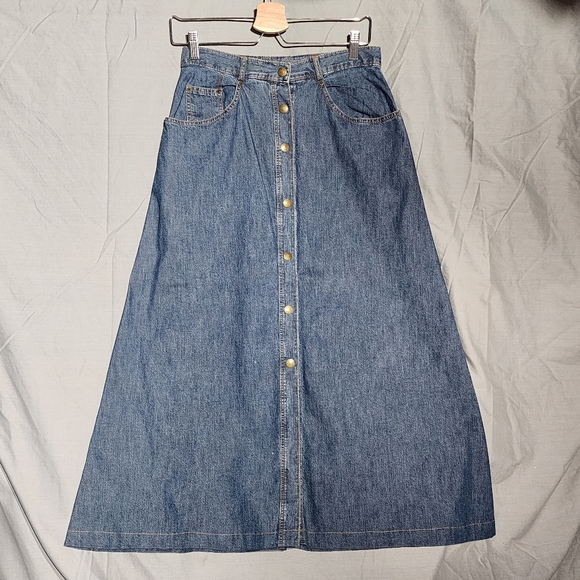 Faconnable Dresses & Skirts - FACONNABLE Button Front Medium Wash Denim A-line Midi Skirt, size 6